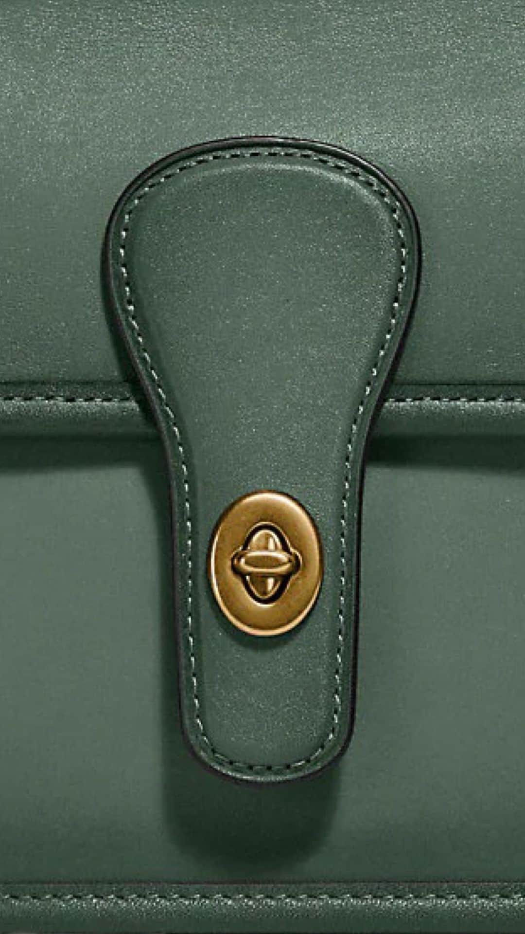 コーチのインスタグラム：「Crafted to last, reimagined for today. #CoachNY #LuxuryHandbag #ASMR」