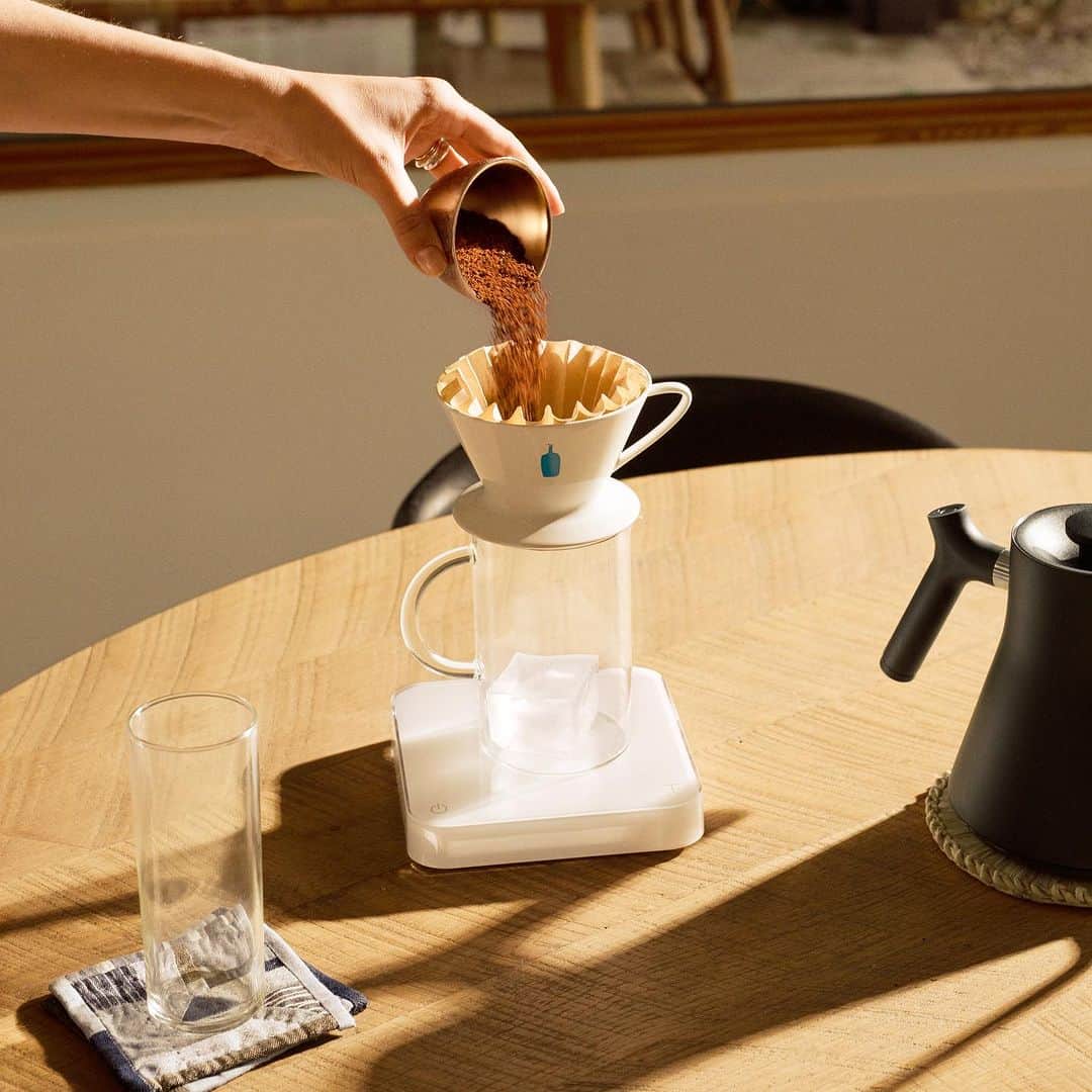 Blue Bottle Coffeeのインスタグラム：「Meet our perennial favorite coffee from Peru: Peru Cusco Valle Inca. It’s a single origin that’s impossible not to love, with notes of caramel, nutmeg, and green apple.   This organic Peruvian coffee is full-bodied, balanced, and intensely sweet. One sip and you’ll understand why we’ve relied on this group of smallholder farmers for many of our core blends since 2019.   Order yours at the link in our bio or enjoy it as a cold brew or pour over at our U.S. cafes for a limited time.」
