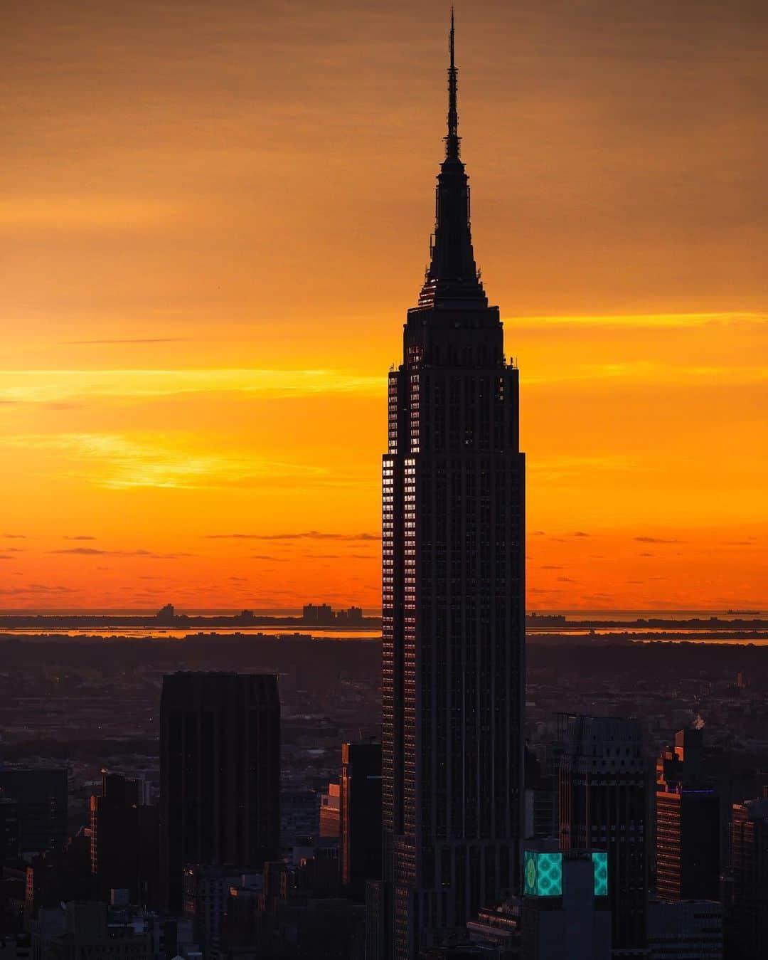 Empire State Buildingのインスタグラム：「A thing of beauty  📷: @beholdingeye」
