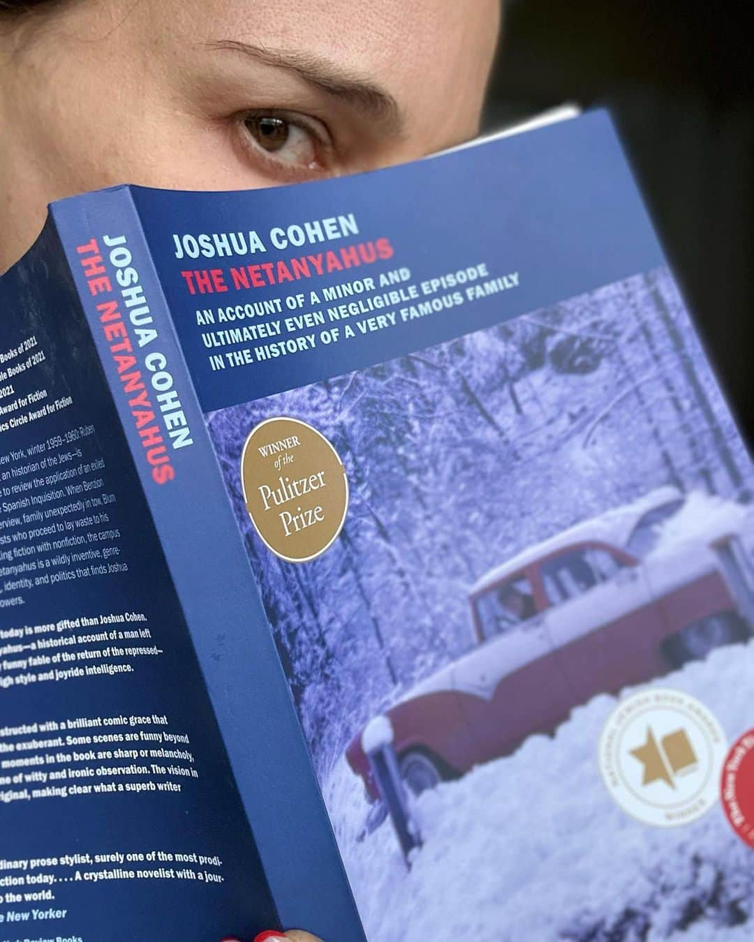 ナタリー・ポートマンのインスタグラム：「Mixing fiction and nonfiction, Joshua Cohen’s novel follows an exiled Israeli scholar, Benzion Netanyahu, as he arrives in the US seeking an academic position. I absolutely love Cohen’s writing, and it’s a ripe time to be considering this family’s story. I hope you'll join me in reading! #AugustBookPick @natsbookclub」