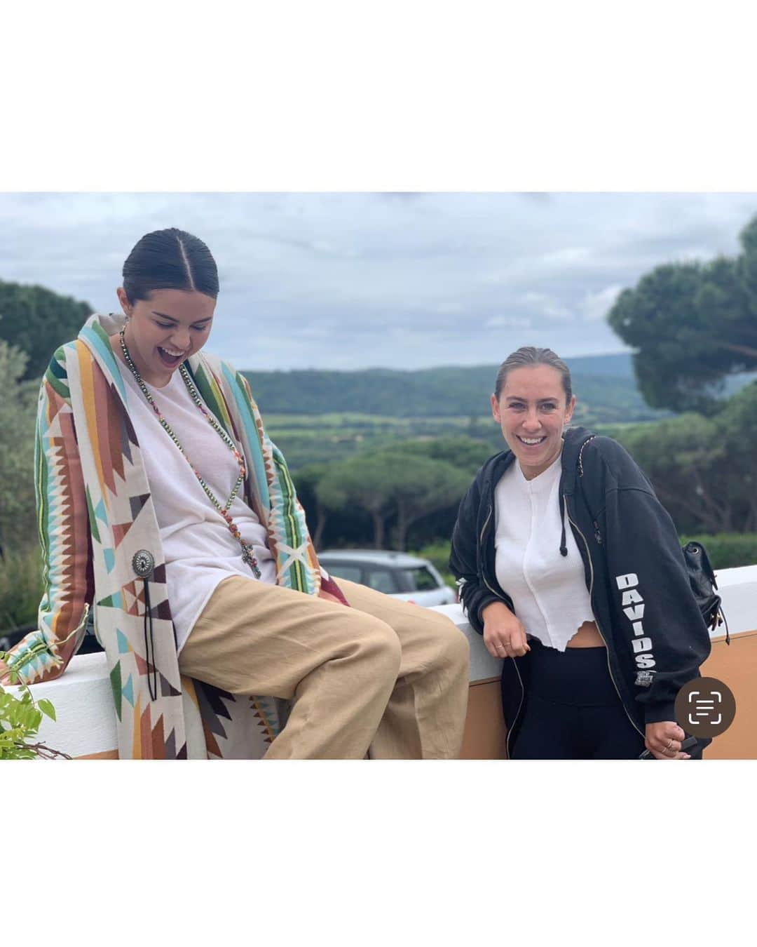 セレーナ・ゴメスさんのインスタグラム写真 - (セレーナ・ゴメスInstagram)「To the person who makes me laugh harder than anyone on this planet. My OG girl. Thas my best friend. Love you T #main #day1」8月2日 3時11分 - selenagomez