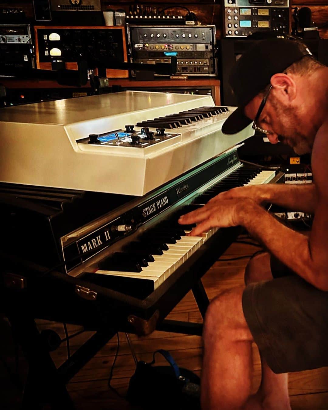 ポール・アデルスタインさんのインスタグラム写真 - (ポール・アデルスタインInstagram)「New music being made at @dirt_floor_record_production coming your way soon. @eric.m.lichter.music」8月2日 3時15分 - pauladelstein
