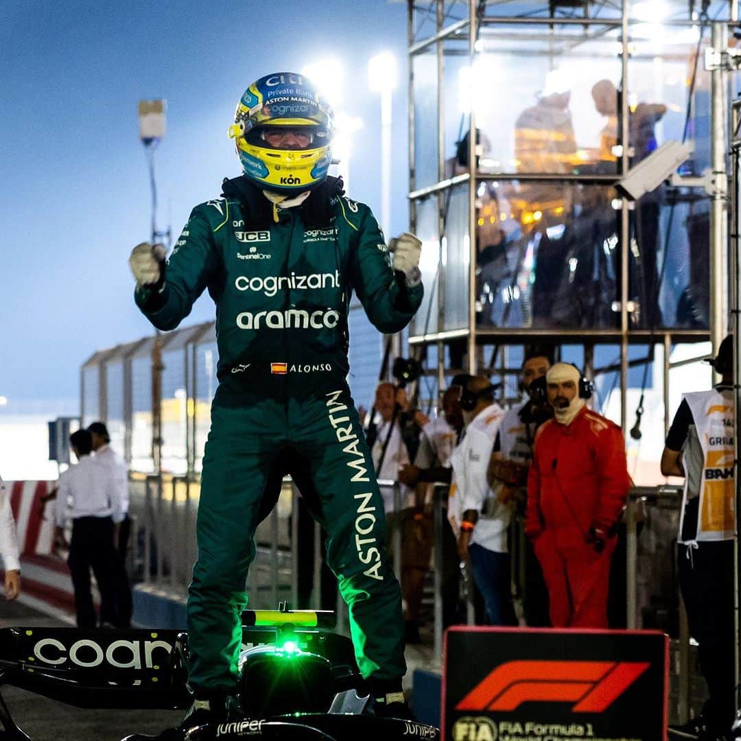 フェルナンド・アロンソのインスタグラム：「First half of the 2023 season 📸. Magic. @astonmartinf1 👏🏻 #f1 #astonmartin #2023」