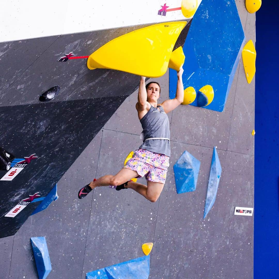 クロエ・コリエーさんのインスタグラム写真 - (クロエ・コリエーInstagram)「The World championships start tomorrow for me 🌍 I can feel the excitement and can't wait to climb in the nice looking arena of Bern ☺️」8月2日 3時47分 - chloe_caulier