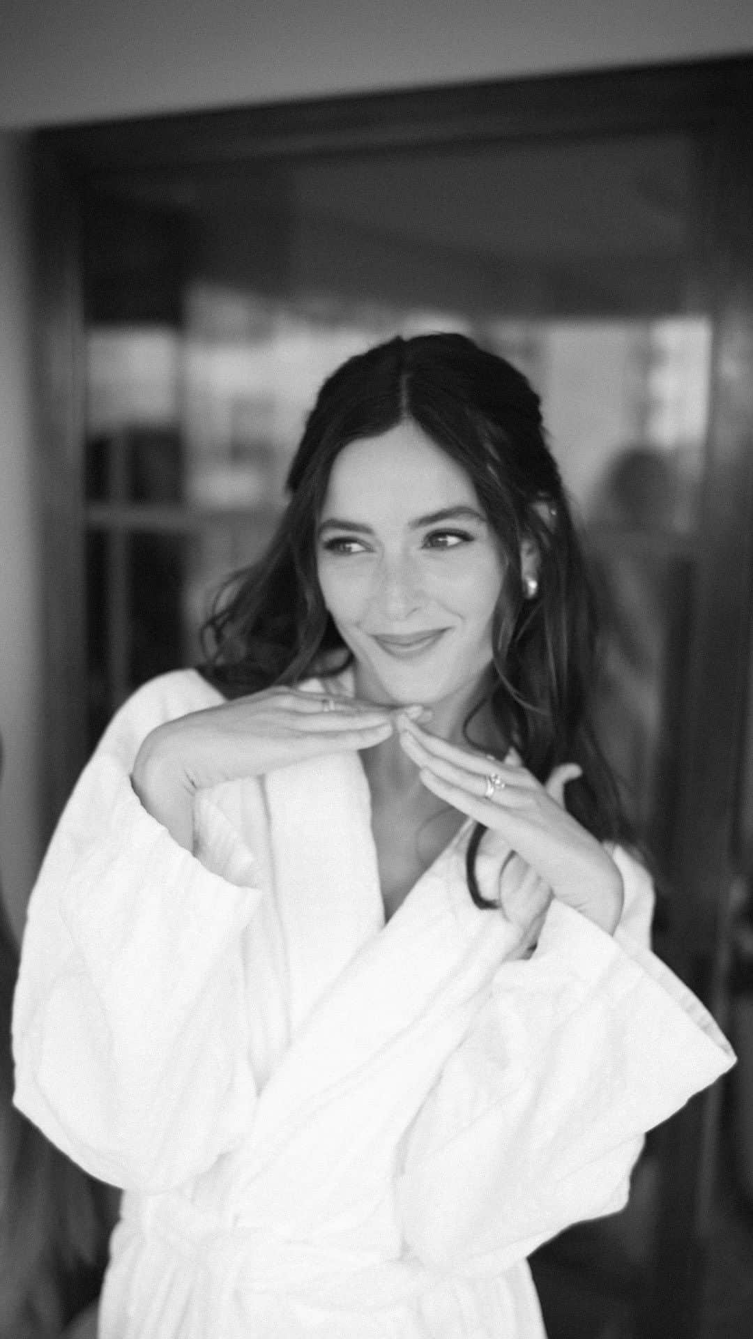 サディ・ニューマンのインスタグラム：「19.08.23 #almosttime  Special thanks  @tynegate_films @benjaminwheeler  @lifeofkellydawn  @kellydawnbridal  @nickroseartistry  @fslondon  @tillythomaslux  @otiumberg   #SavannahMillerBride #SavannahMillerBespoke #SavannahMillerBridal . . . #gettingmarried #bridetobe #bridaljourney #thebridaljourney #overthemoon #bts #behindthescenes #themakingof #weddingdress #coolbride #sexybride #bridaldesigner #love #weddingplanning #weddingstyling #sneakpeek #teaser #sadienewman #savannahmiller #weddingmakeup #kellydawnmakeup #bridalmakeup #bridalhairstyling #soexcited #fslondon」