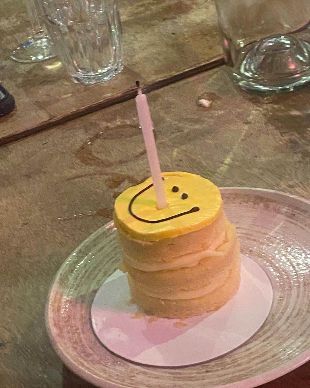 Jessica Garland-Blakeさんのインスタグラム写真 - (Jessica Garland-BlakeInstagram)「July 🎃 Yayoi in Manchester. Pasta in Puglia. @anyahindmarch ice cream, soy sauce was the one! Barbie nails 💕. Smiley cake for @sandra_phelan. Amazing lunch @st.john.restaurant. Plate pics in Ostuni. Foraging with @flavourfred. 🥂 & Lily Allen」8月2日 3時54分 - jessicagarlandblake
