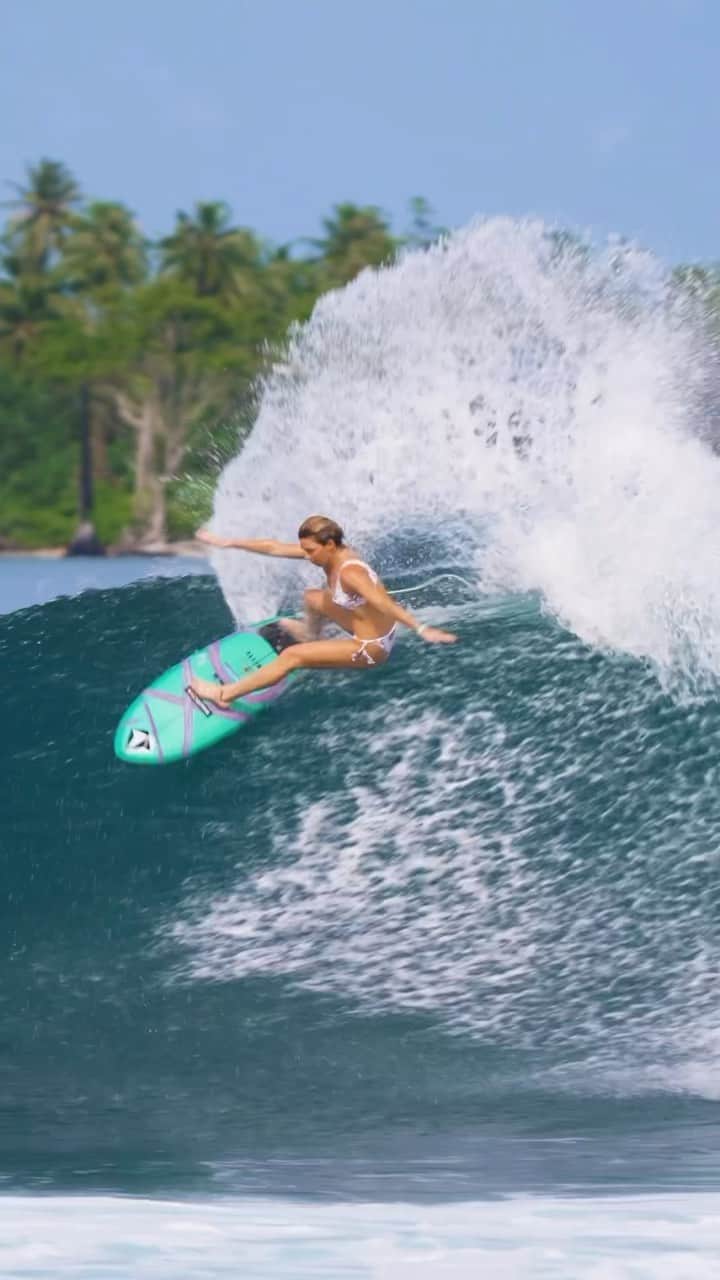 ココ・ホウのインスタグラム：「Tomorrow night @thebungalowhb ‘Adrift’ ⛵️ a little edit from my time spent on @bintangsurfcharters last month.  Everyone’s invited 💃 (must bring your dancing shoes.) Special special thanks @laynestratton @volcomwomens ❤️」