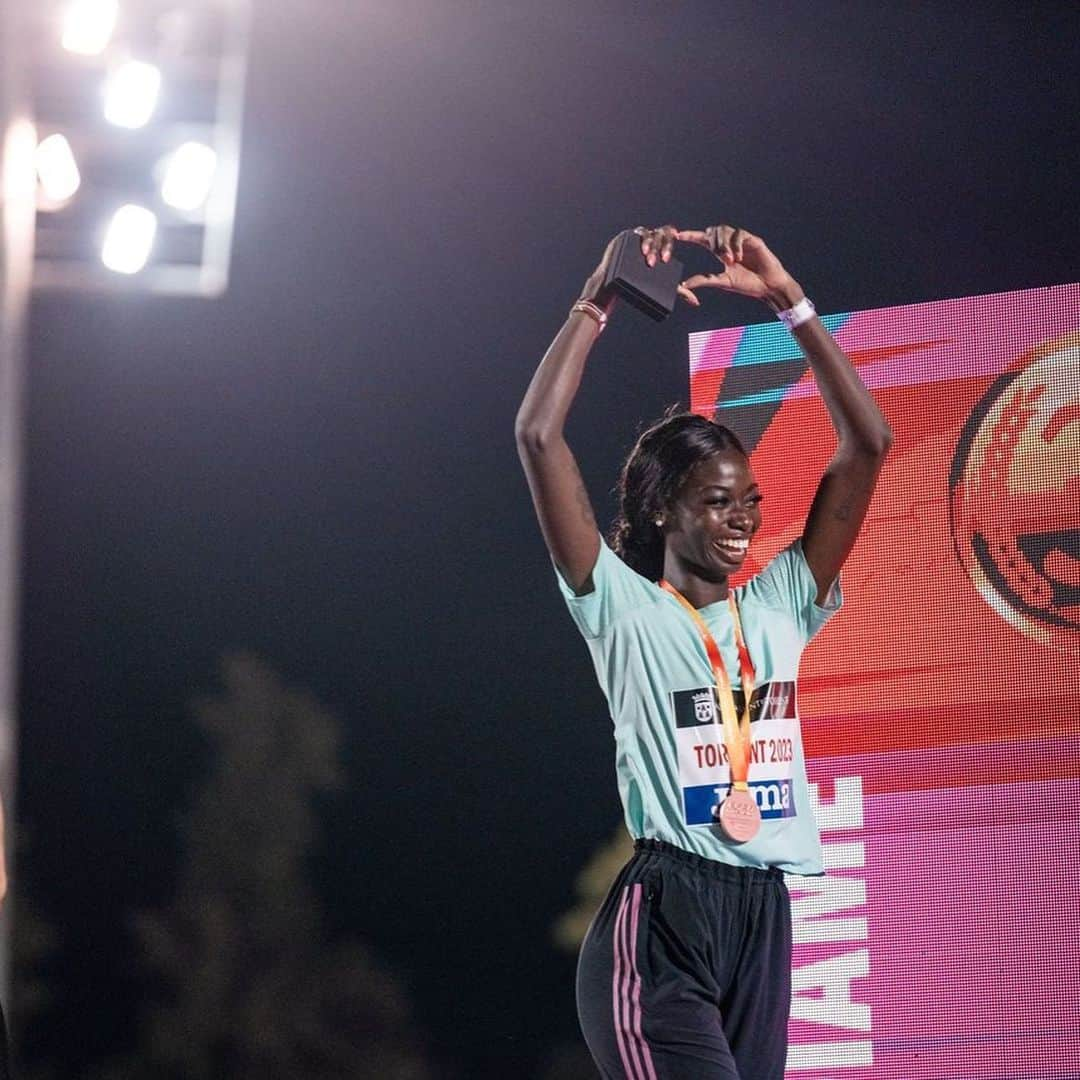 Fatima Diameのインスタグラム：「Volver a casa siempre es bien.  Continuamos 🫶🏾🤍 📸 @juanferngran & @sportmedia.es」