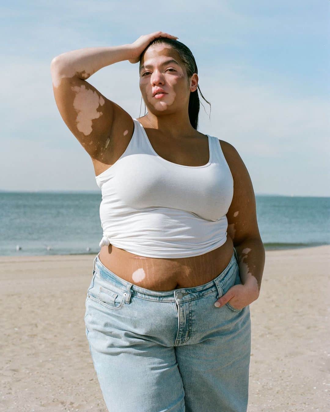 Levi’sのインスタグラム：「Love Empowers Freedom by @xiaohan_ma_  “This photo highlights the message of Waves of Inclusion and Levi’s 501’s versatility in celebrating diversity.”  To honor 150 years of the 501, we partnered with @PhotoVogue and @Voguemagazine on “Your 501 Story.” This digital exhibition features a selection of 150 captivating and thought-provoking photographs that showcase the essence of the 501 jean as a canvas for personal expression. Discover the full exhibition at the link in bio, and stay tuned for more personal stories from across the globe.」