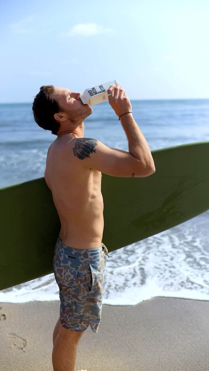 BoxedWaterのインスタグラム：「Real footage of us at the US Open of Surfing 🏄😉 Stop by our booth and see us—we’ll be here all week. ☀️」
