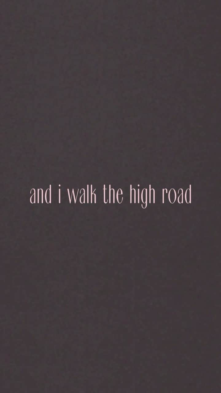 ケリー・クラークソンのインスタグラム：「“And I walk the high road where nobody else has tread...” 🍷💔☀️ The lyric video for #highroad is out now on my YouTube channel. #chemistry #highroad」