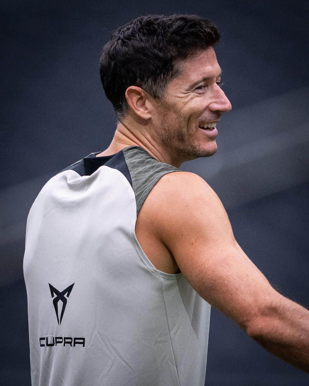 ロベルト・レヴァンドフスキのインスタグラム：「Getting ready 💪🏻 @fcbarcelona」