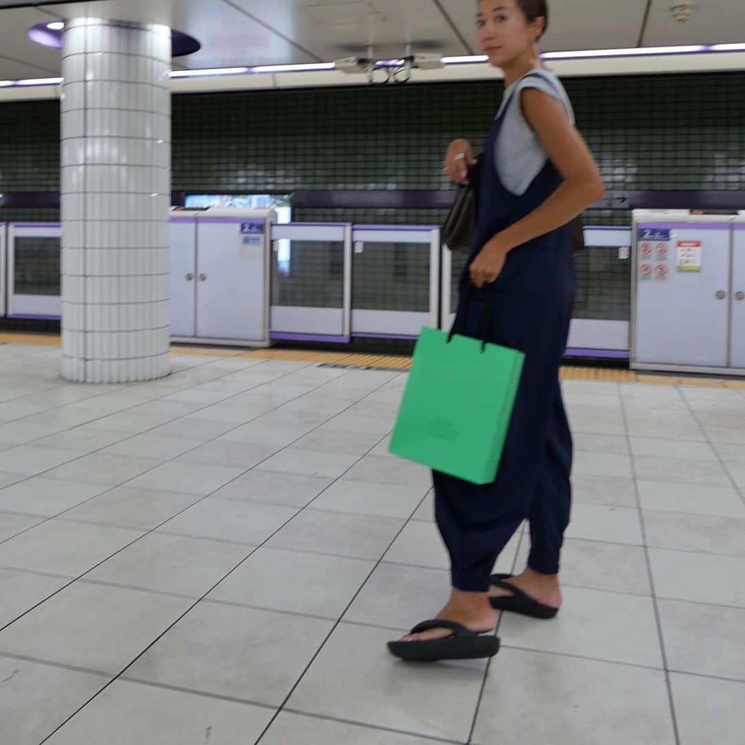 中川珠里さんのインスタグラム写真 - (中川珠里Instagram)「. 東京デートの日♡  表参道のKIDDY LANDが大好き プラレール売り場しか行かないんだけど🤣  この日は初めて半蔵門線に乗れて嬉しかったみたい。 まだまだ電車大好きです。  東京が大好きで終始ニコニコ ままありがとうと何回も言ってくれて、きゅん🥹  お仕事のお付き合いもアリガトウ。」8月2日 5時52分 - juri1104