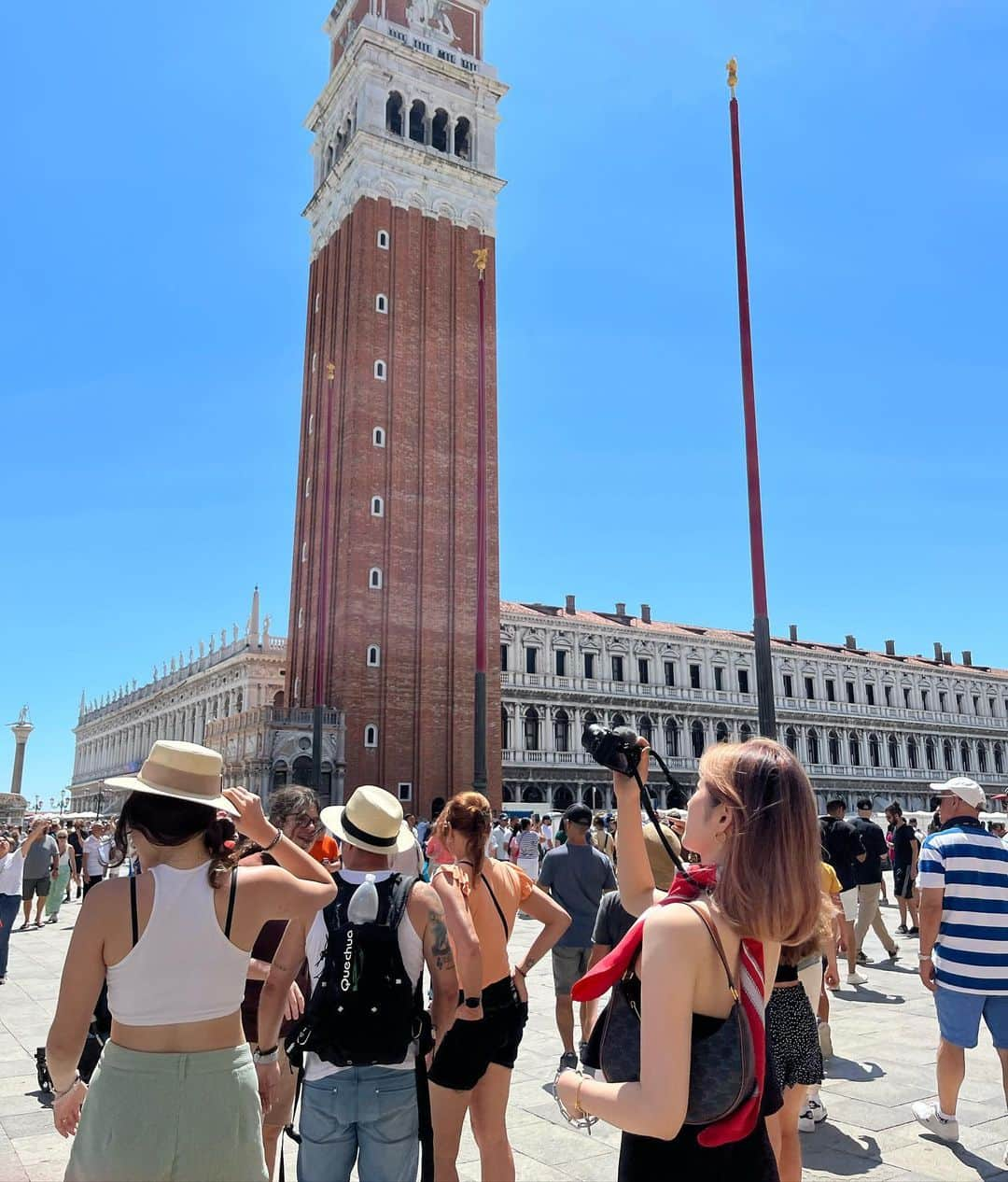 神谷由香さんのインスタグラム写真 - (神谷由香Instagram)「Venice🇮🇹 "dream of venice"  水の都🚣‍♀️憧れのベネツィアへ 写真沢山撮ったので旅写真ゆるりと投稿していきます📸  動画を見返すと自分で何言ってるか考えないと わかんない時ある🤣  「すごいツーリスティー」って言ってます🤣 ツーリスティーってなにだよね🤣  #Venice #ベニス　#ベネツィア　#italy #イタリア　#水の都」8月2日 6時35分 - kamiya_yuka_