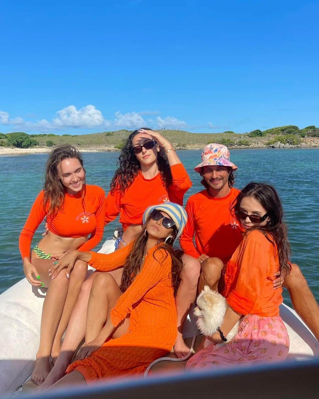 ローリー・リン・スタークのインスタグラム：「Full moon friends and fam🏝️」