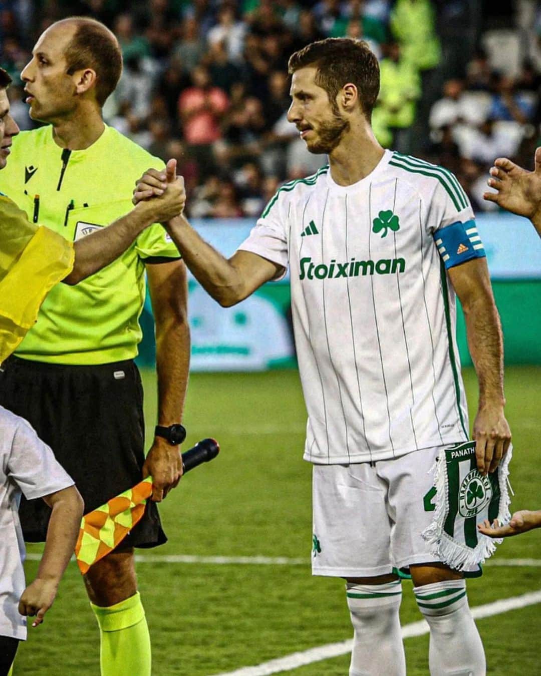 ルベン・ペレスさんのインスタグラム写真 - (ルベン・ペレスInstagram)「I’m so proud of my team .  We are going to play in Europe .  All together !! @fcpanathinaikos ☘️」8月2日 6時54分 - rubenperez_21_