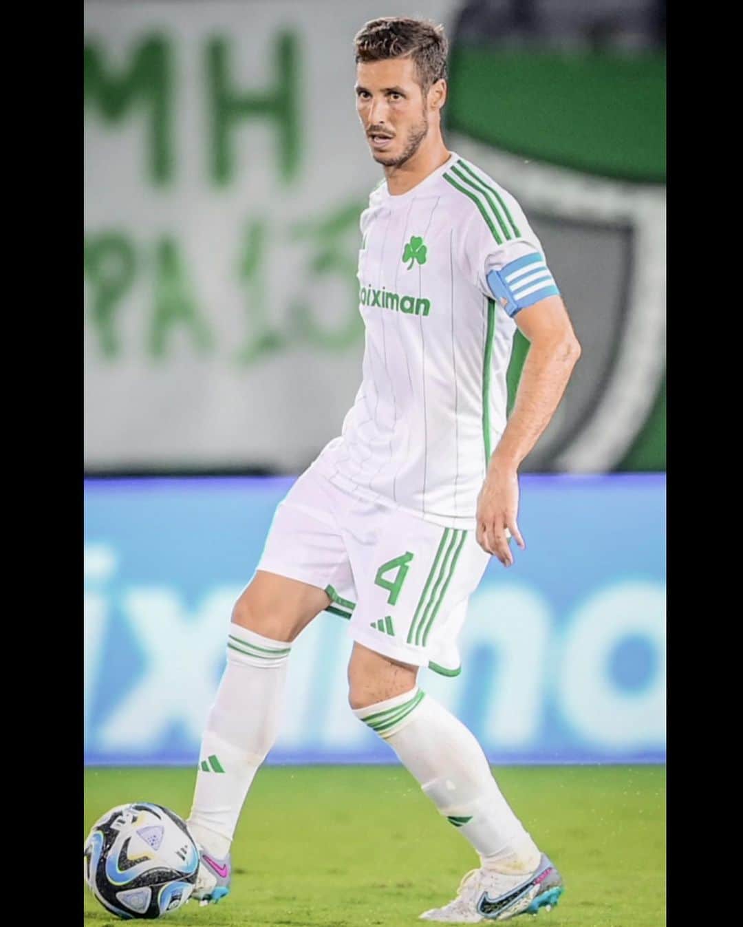 ルベン・ペレスさんのインスタグラム写真 - (ルベン・ペレスInstagram)「I’m so proud of my team .  We are going to play in Europe .  All together !! @fcpanathinaikos ☘️」8月2日 6時54分 - rubenperez_21_