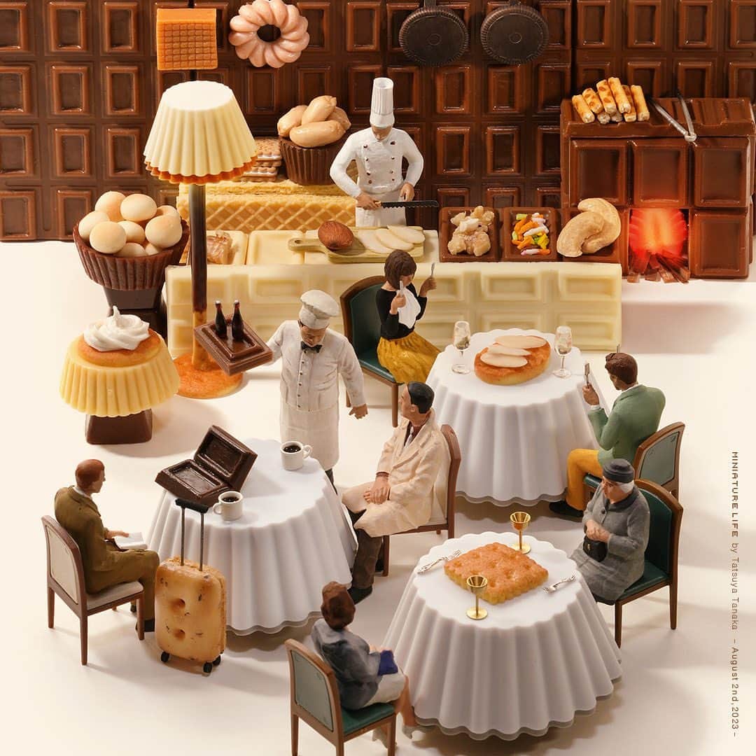 田中達也のインスタグラム：「⠀ “Sweet Restaurant” ⠀ おかしなレストラン ⠀ ─────────────────── 2024年 カレンダー 9月16日発売 予約受付中です！ https://miniature-calendar.com/2024calendar ⠀ ─────────────────── 2024 Calendar Released on September 16 Pre-order Now! https://miniature-calendar.com/2024calendar ⠀」