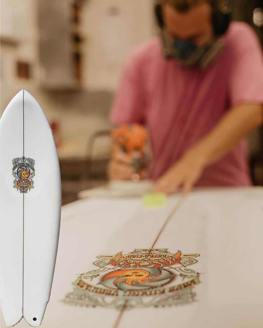 ロストさんのインスタグラム写真 - (ロストInstagram)「WRV & Mayhem have a long history of working together on Colabs….this latest project on the Retro Fish is a nod to the past while moving WRVxMayhem into the future. Updated art and tint color combos on a proven board design moves you forward with the feel of nostalgia. Limited Edition Tees & Hats are also available to round out the vibe.  WRVxMayhem “ Shaping the Revolution.  @matt_biolos @lostsurfboards @wrv1967」8月2日 7時18分 - lost9193