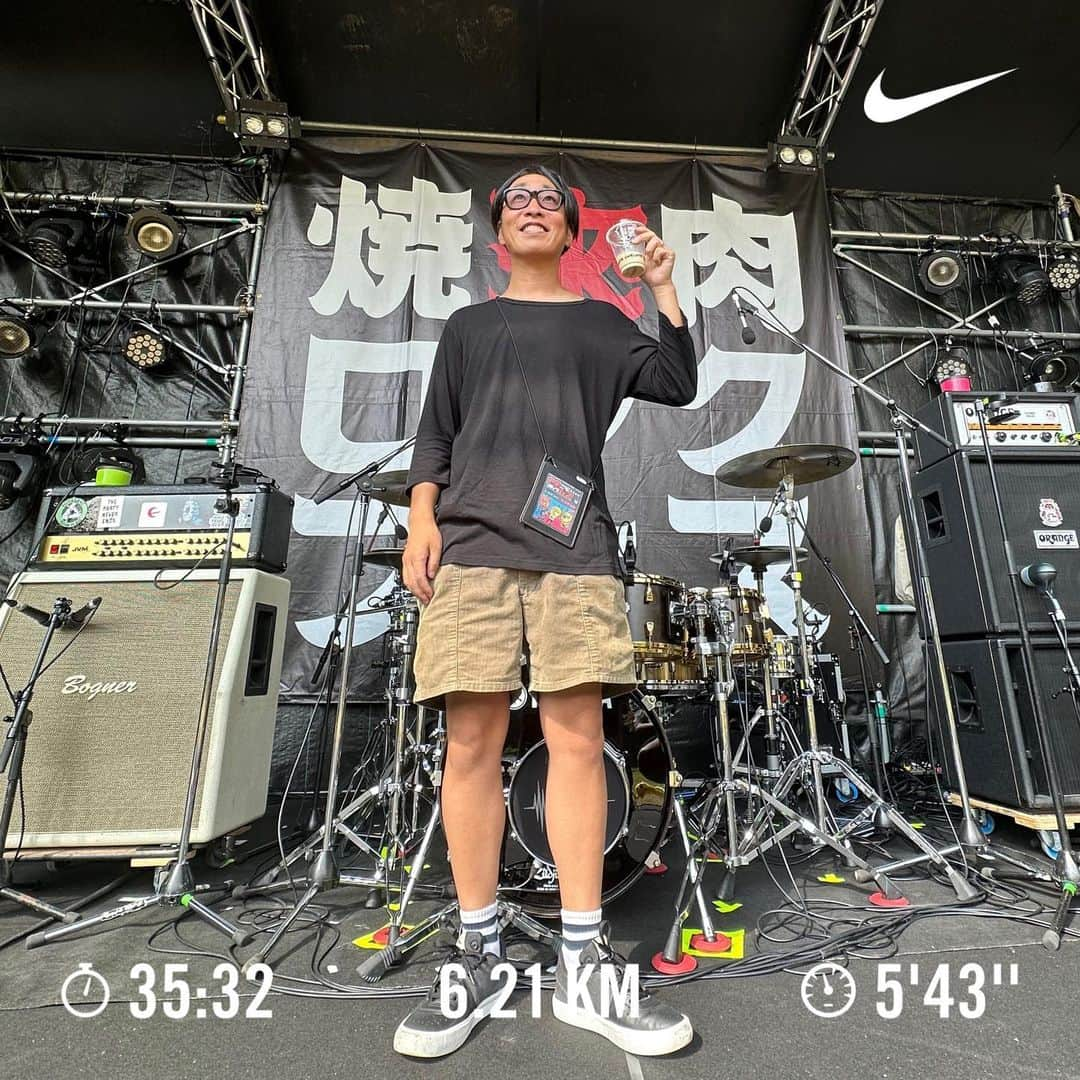 ゆってぃのインスタグラム：「🏃‍♂️🏃‍♂️🏃‍♂️  7月はゆってぃのクセに色々あって100kランならず！（95.8k）  ①焼肉ロックフェス。最高過ぎました！ココでもランしたよ。 ②珍しく収録でスーツ着た。 ③バリ3チームでお食事会。寿司！奢り！ヒャッホー！ ④七夕は焼肉へ。メガネ忘れる奥様。 ⑤神宮へ。哲人の応援を早く生で味合わせてあげたい。 ⑥君たちはどう生きるか。なるべくストレスなく生きたい。 ⑦IKKOさんの番組へ。楽しかった！カオス！ ⑧我が家で密かなブーム。キルフェボン青山店のレモンショートケーキ。 ⑨マリノスvsシティ。宏太〜！ ⑩ご近所さんと近所の盆踊りへ。近所感タマラン。  7月は楽しいのとオイオイが入り混じり〜タイミング〜！の月でした。8月は仕事も夏も楽しみたい🏖️  #ゆってぃ #ワカチコ #人力舎 #RUNNING #ランニング #人力ランでしょう #ヤキフェス #ダマされた大賞 #バリ3TV #焼肉 #swallows #宮崎駿 #IKKO さん #キルフェボン #新国立競技場 #盆踊り」