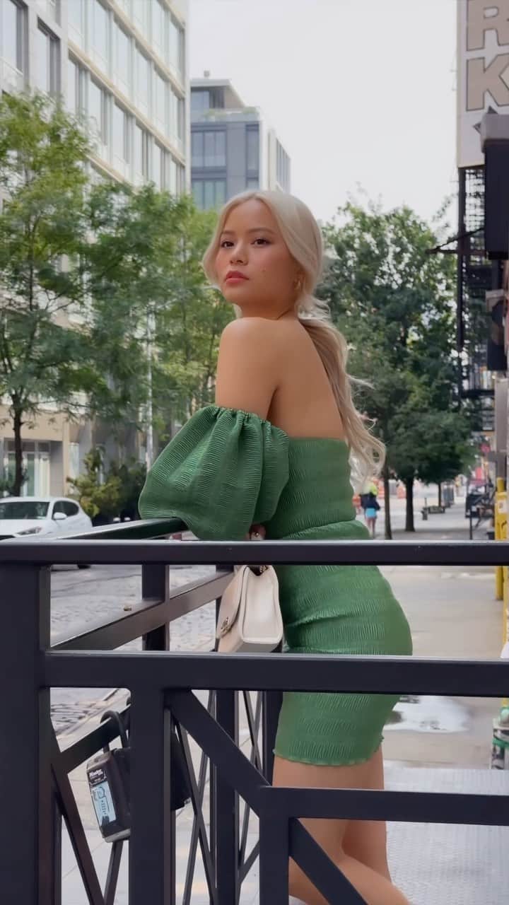 Yukiのインスタグラム：「I'm so in love with this dress 💚  Dress by @lidee_woman  Jewelry @thesongbirdco  Bag from @luxedujour @chanelofficial  Shot by @ryanbyryanchua」