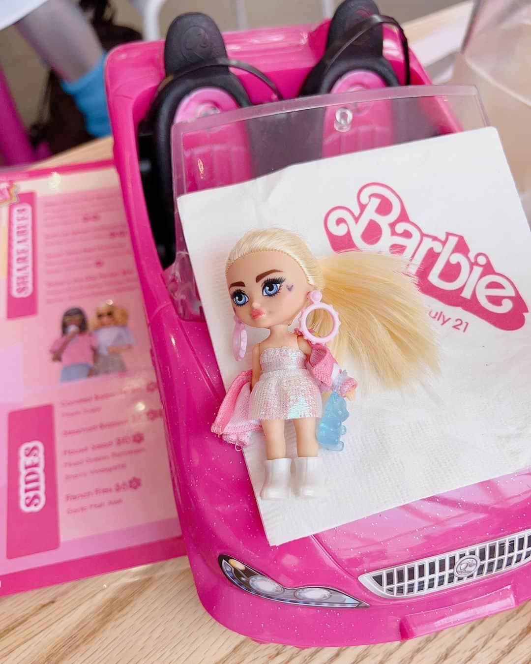 ソン・テヨンさんのインスタグラム写真 - (ソン・テヨンInstagram)「: #barbie 👚👛🌸🎀🩷」8月2日 7時27分 - sontaeyoung_official