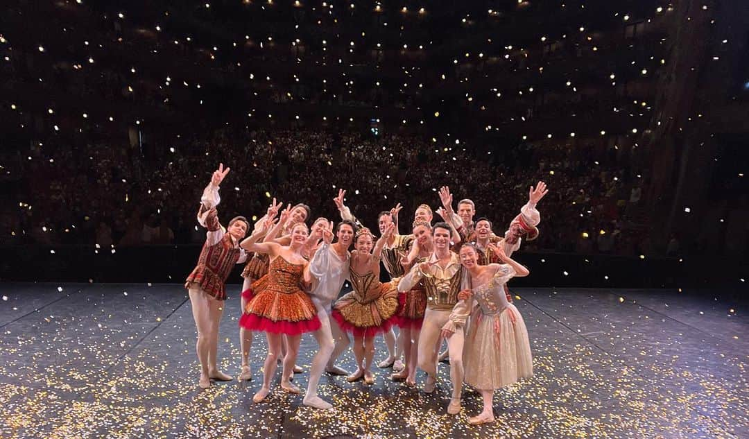 オニール八菜さんのインスタグラム写真 - (オニール八菜Instagram)「TOKYO… ありがとうございました！ Ten days of joy dancing, laughing and sharing with these ‘One of a Kind’ dancers @unsoiralopera_  Thank you @nbs_japan for inviting us and welcoming us to Tokyo and making everything possible.  Merci beaucoup pour votre soutien @fondationfiminco!!!  Merci Infiniment Florence d’avoir partagé ta passion et ton savoir avec nous tous.   Love to you all and have a great summer ✌🏼❤️ #florenceclerc @saeeun_park  @germainlouvet  @idaviikinkoski @danielstokes_ @bleuenn_battistoni  @antoine_kirscher  @axelibot @marcmoreau @paulmarque @antonio_conforti @clemence.gross @aubanephilbert @mathiasheymann」8月2日 17時03分 - hannah87oneill