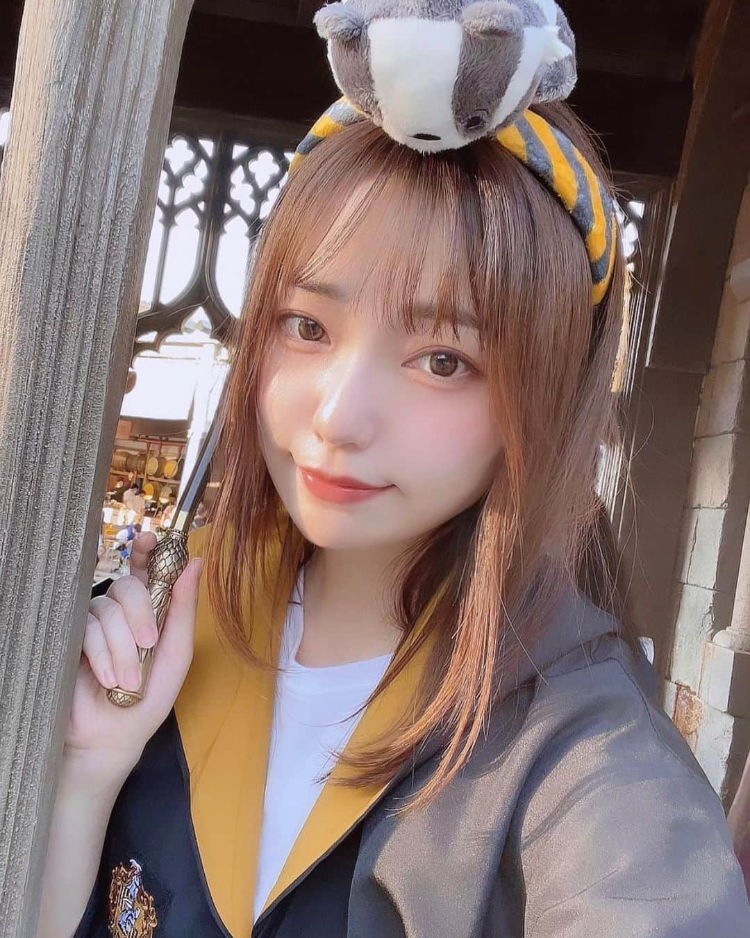 都美のインスタグラム：「魔法使えます‍🪄🧙️  #ワーナーブラザーズスタジオツアー #ワーナーブラザーススタジオツアー東京 #ハリーポッター #ハリーポッタースタジオツアー #harrypotter #スリザリン #ハッフルパフ #ハリーポッターコーデ」
