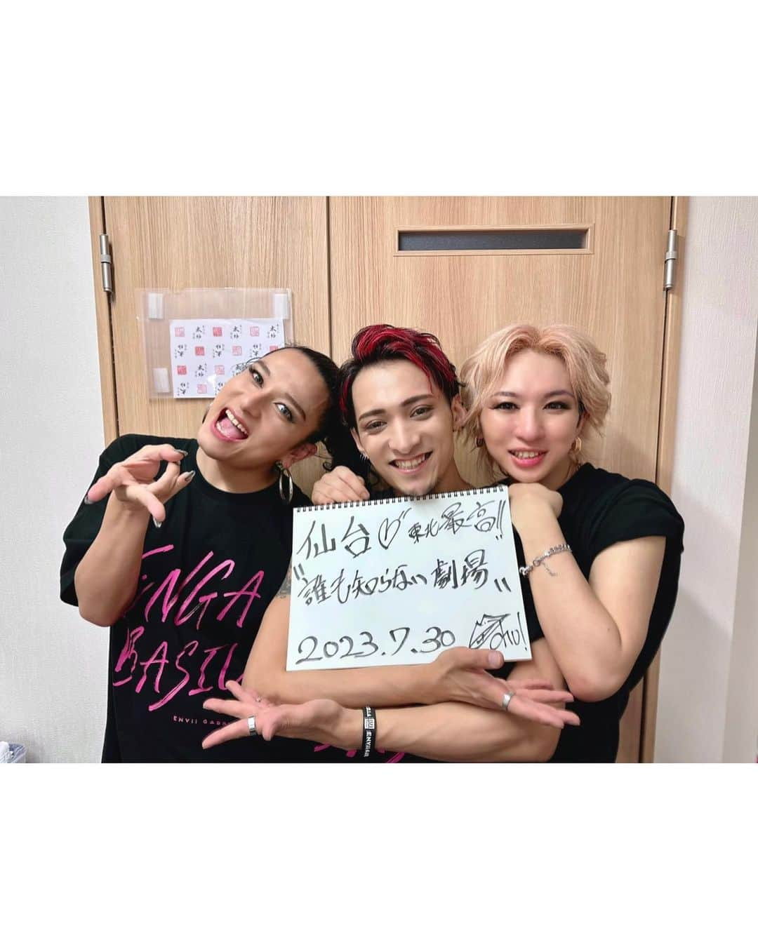 HIDEKiSMさんのインスタグラム写真 - (HIDEKiSMInstagram)「ENVii GABRIELLA LIVE TOUR 2023「ENGABASIC」  ツアー初日❣️ 仙台公演✨  ご来場いただいた皆様。 本当にありがとうございました🥰🩷  エンガブ初の東北公演！ そしてツアー初日😳  ドキがムネムネだったけど、皆様が暖かく迎え入れてくれて、会場が揺れるほど盛り上がってくれたので、楽しく激しくパフォーマンスすることができました😂💛  仙台から生まれたコールもできてこの勢いで残りの五大都市もしっかり盛り上げられそうな自信がついたよ💪 初日が仙台で良かった！  さっ次は福岡ばい！ 盛り上がる準備できてるかぁーーー！！！  #ENGABASIC #ENGABASIC祭 #ENViiGABRIELLA #Takassy #HIDEKiSM #Kamus #エンガブ  #ENGAB #ENGA部 #エンガ部 #GAVii」8月2日 17時25分 - hidekism