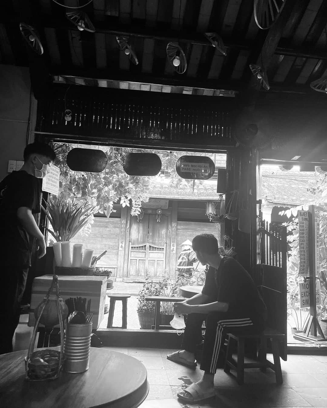 金子昇さんのインスタグラム写真 - (金子昇Instagram)「朝、晩は湿度が少し落ち着き気持ちが良いです！motのハスのお茶とっても美味しいです。70円位かな。  #vietnam  #hoian #mot #金子昇 #ChợHộiAn #市場」8月2日 17時32分 - noboru_kaneko_official
