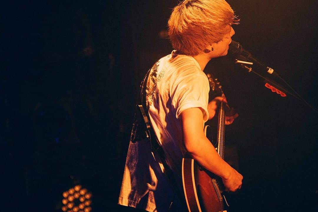 石原慎也のインスタグラム：「NEW VIEW KALMA×Saucy Dog  昨日の渋谷クアトロは間違いなく最高な場所、瞬間だった。  photo by日吉"JP"純平 @junpeihiyoshi」