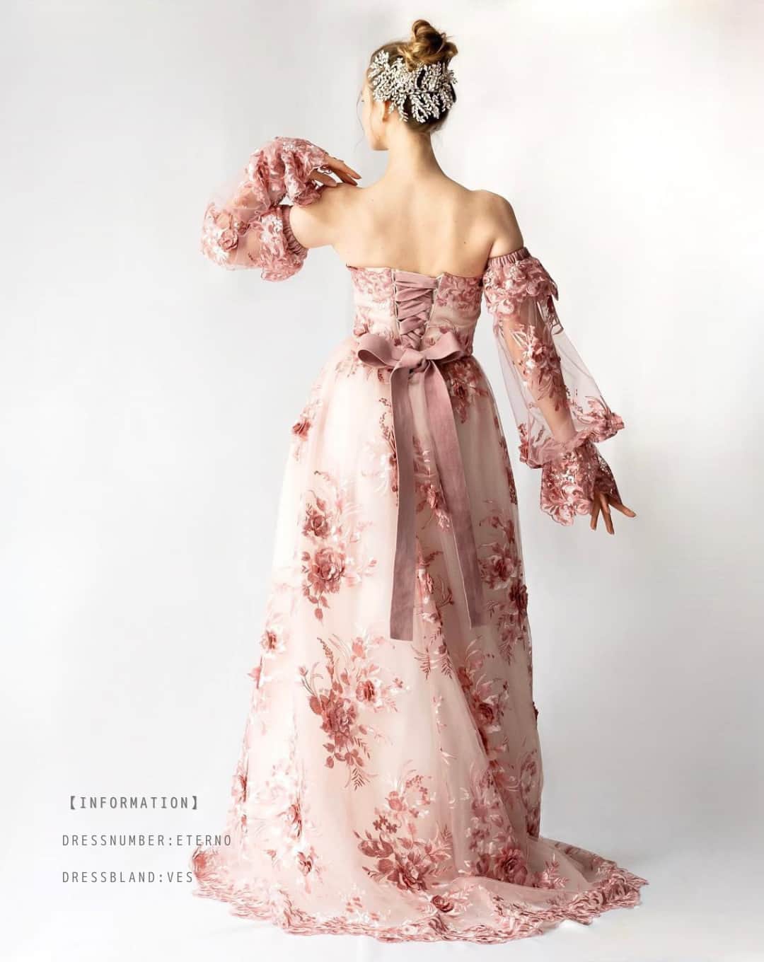 ♡プラコレWedding·⋆*さんのインスタグラム写真 - (♡プラコレWedding·⋆*Instagram)「. @placole_dressy【#DRESSY花嫁 】 【#プラコレ】をつけて投稿&フォローしてね♩ . ＝＝＝＝＝＝＝ . ふんわり柔らかいピンクドレスのご紹介🩰  ピンクのドレスは女性らしく 柔らかい雰囲気を演出することができますよね🪞✨  みなさんはどのピンクドレスが気になりますか？💭 . ＝＝＝＝＝＝＝＝ 👗photo by... @lulu_felice さま @isamumorita136 さま @jillstuartwedding_ さま @dress_ves さま @lesfees.couture さま ＝＝＝＝＝＝＝＝ . 『#DRESSY花嫁』『#プラコレ』の ハッシュタグをつけて写真をUPしてね✦ 花嫁アプリ『DRESSY by プラコレ』の 記事に掲載＆リグラムされるかも♩ . みなさまからのいいねや保存 コメントをお待ちしています♥️ 「このウェディングドレス可愛い！」 「ヘアスタイルも気になる！！」 「今の花嫁さんの流行りは！？」etc. . ＝＝＝＝＝＝＝＝ 花嫁アプリでは、 プロのアドバイザーに結婚式の相談を何度でも♡ ウェディングドレスの記事や、 自分のウェディングレポを残せちゃう♡” . >>>TOPのURLからcheck ⋈ @placole_dressy >>>結婚のご相談は プラコレウェディングアドバイザーへ♡ @wedding_adviser >>>ウェディングレポを残したいなら、 farny by プラコレをcheck ✎ @farny_wedding >>>花嫁準備に欠かせないアイテムをお探しなら placole & dressy Beauty をcheck ❁ @dressy_beauty_ >>>素敵なドレスに出会いたい花嫁さま♡ @dressyonline_をcheck >>>おしゃれなファミリーフォトは ドレシーベイビーをcheck 𓏸 @dressy.baby >>>鎌倉にOPEN”お花とドレスと紅茶のカフェ” @dressyroom_teaをcheck𓌉𓇋 . ＝＝＝＝＝＝＝＝＝＝＝＝＝＝＝＝ . #プレ花嫁 #卒花 #花嫁 #卒花嫁 #結婚 #結婚式 #試着レポ #farnyレポ #2023秋婚 #2023冬婚 #2024春婚 #2024夏婚 #カラードレス試着 #ドレス試着 #ドレス試着レポ #ドレス選び #カラードレス #カラードレス迷子 #ウェディングドレス #ドレス迷子 #ドレスフォト #ウェディングフォト #ピンクドレス #サーモンピンクドレス #サテンドレス #チュールドレス」8月2日 17時35分 - placole_dressy