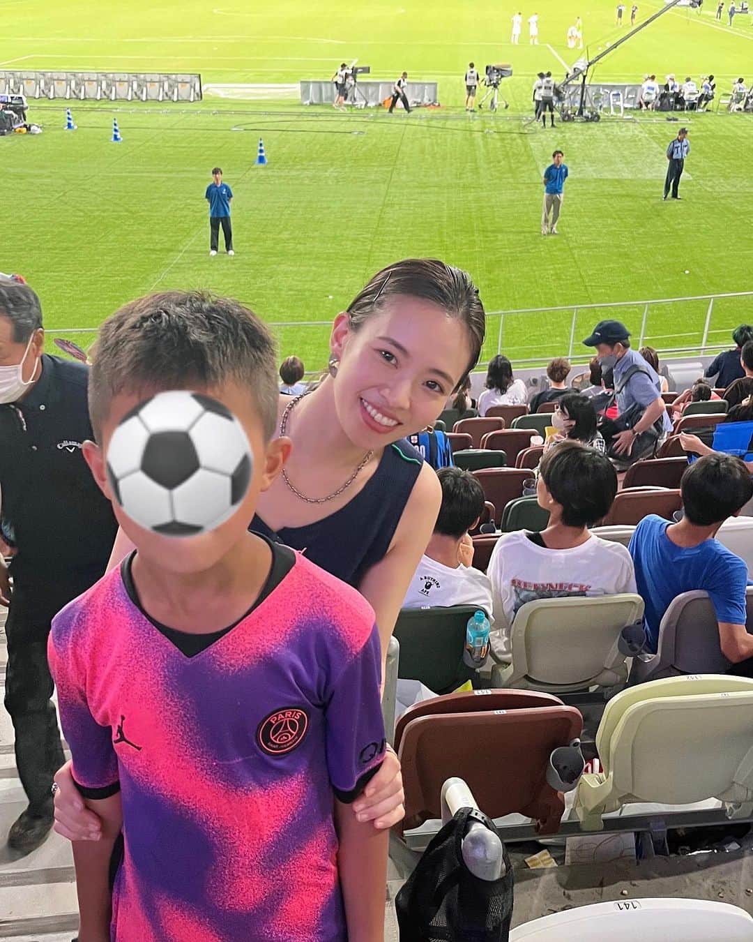 森田麻恵さんのインスタグラム写真 - (森田麻恵Instagram)「パリSG 🇫🇷vs インテル🇮🇹  昨夜は、息子たちと国立競技場へ。  大興奮の弟と集中して観たい兄。 二人とも最高に楽しかったようでなにより。  次男は夏休みに入る前、学校で書いてきた短歌通り、エブリデイサッカー！  どこまで黒くなるかな👶🏿  #psgjapantour2023  #soccer」8月2日 17時39分 - morita_mae