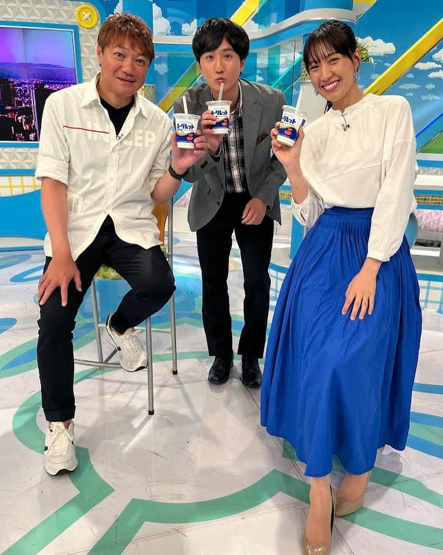 ABCテレビ「おはよう朝日です」さんのインスタグラム写真 - (ABCテレビ「おはよう朝日です」Instagram)「毎朝6:40頃にお届けしている 1文字にゅ～す 💬  きょうお届けした｢爽｣のにゅ～す💙  みんな大好き #ヨーグレット が フラッペになりました🥤  さわやかなヨーグルト風味と ラムネの食感が楽しめます🎶  #ファミリーマート で発売中です❗️  きょうの浅尾さんの衣装とも 相性バッチリでした👍」8月2日 17時45分 - ohaasaofficial