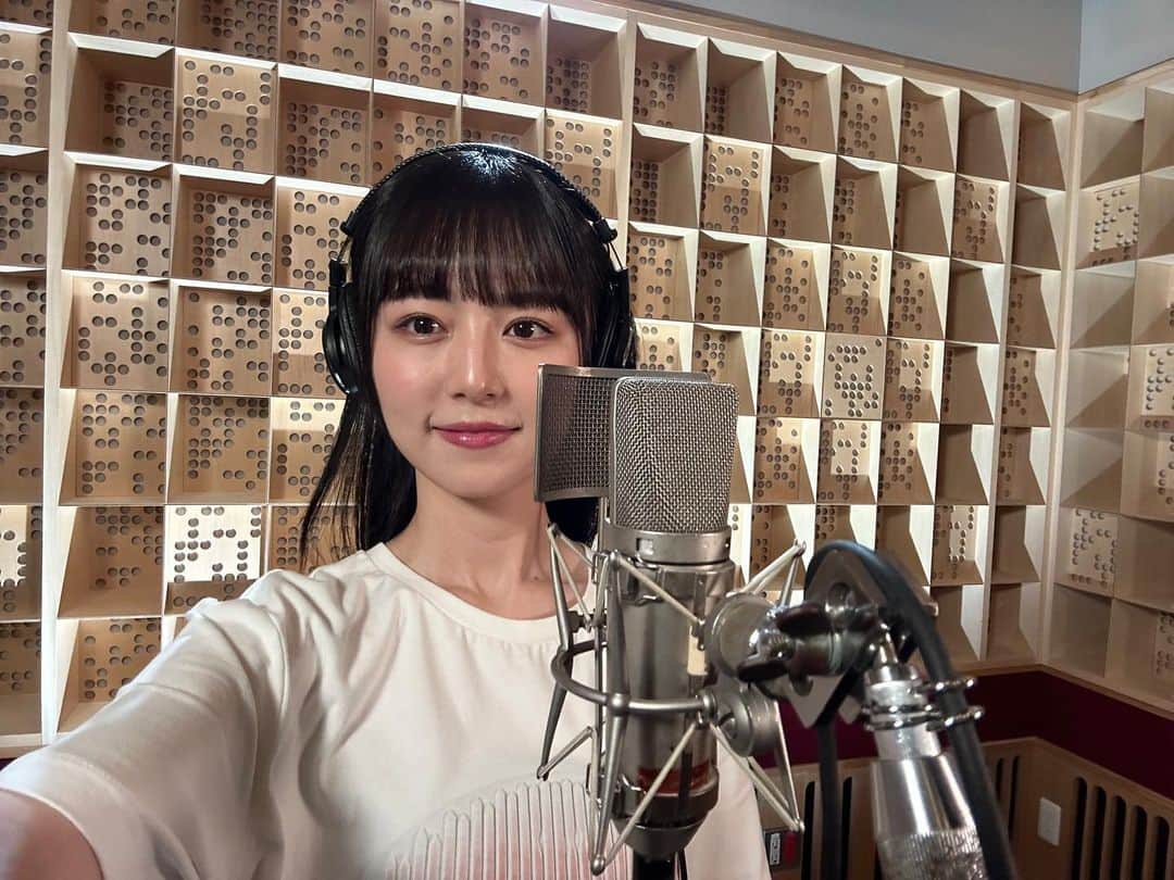 神野友亜のインスタグラム：「皆さま、こんばんは。  本日から4週連続で 「Artist#18File」に出演させていただきます。🎙️  みれる地域の方は、どうぞよろしくお願いいたします‼︎  日程▶︎ 8月2日(水)・8月9日(水)・8月16日(水)・8月23日(水) 時間▶︎ 21:54〜22:00」