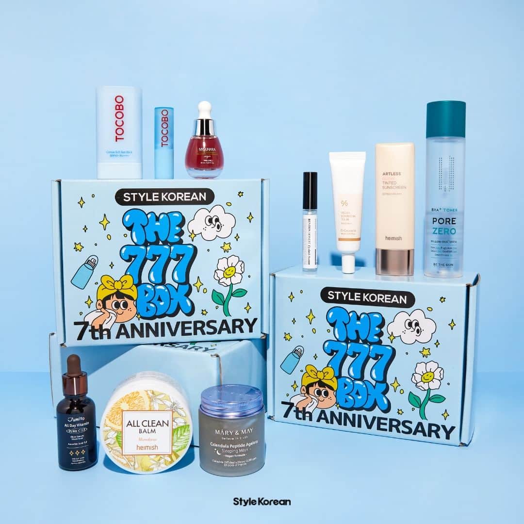のインスタグラム：「🎉スタコリ7周年ボックス🎁  7周年ボックスの商品はこちら😎 スタコリの人気商品が10点も入った豪華BOX✨  価格はなんと！！！！ ❤❤❤❤2,990円❤❤❤❤ 84%オフです！！😲😲  2023年8月14日販売📅 破格で人気商品をゲットできるチャンス✨  絶対にお見逃しなく💨💨💨  #スタコリ #スタイルコリアン #韓国コスメ #韓国スキンケア #スキンケア #コスメ #화장 #화장품 #스킨케어 #cosmetics #skin #skincare #한국화장품 #한국유학 #スタコリ7周年 #the777box #stylekroean」
