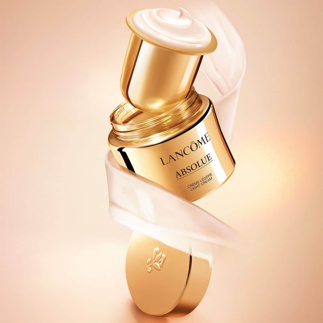 Lancôme Officialさんのインスタグラム写真 - (Lancôme OfficialInstagram)「Meet the new Absolue Light Cream. Absolue longevity science reengineered in an always lighter texture. The skin is revitalized with millions of new cells, leaving it replumped and refreshed all day long. You can find the Absolue Light Cream currently in select countries. US availability date set for early 2024. #Lancome #Absolue #LightCream #Skincare」8月2日 18時00分 - lancomeofficial