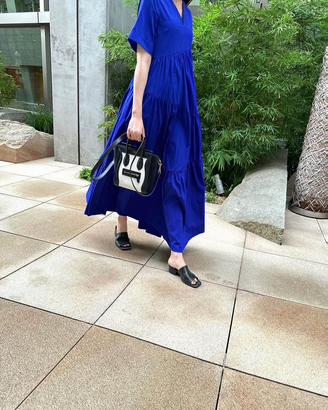橋本奈実のインスタグラム：「昨日はたくさんお祝いメッセージありがとうございました🥹💖✨皆さんのおかげで誕生日に幸せを噛み締める事ができました✨😮‍💨✨ 昨日のコーデはこちら💁‍♀️ 次男くんにとってもらったら顔映ってないんですけどー🤣💦」