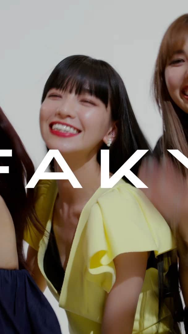 FAKYのインスタグラム：「#FAKY Summer Dive [Prod. ☆Taku Takahashi (m-flo)] 　　　　　- teaser -  　　　🌺8.7 release !!🦩  今回"サマーチューン"をテーマに、大先輩である☆Takuさんとご一緒できたことが本当に光栄で嬉しく、早く皆さんへ届けたい気持ちでいっぱいでした！ デモを初めて聞いた時 私たちも"☆Takuさんの音楽だ！"と感じたキャッチーなトラックやメロディに、FAKY５人の歌とダンスが合わさる事でこれまでに無かったFAKYの作品ができたのではないかと思います。FAKYの楽曲に新しい色をくださった☆Takuさんに感謝の気持ちでいっぱいです！ ライブでは一緒に歌えたり、タオルを回したり、皆さんと一緒に楽しめる要素が盛りだくさんの曲が出来たので、これから皆さんと"Summer Dive"でひとつになれる事を楽しみにしています！ ーーFAKY  FAKYの作品は前から好きだったので、今回一緒に曲を作れたことを非常に嬉しく思います。音楽というものは不思議で、自分がいる環境によって聴こえ方が変わってきます。今回は、僕が育った日本という場所で聴いてきた、世界の音楽の要素を取り入れました。これらの音楽を日本ではない場所で聴いていたら、また違ったものに感じていたかもしれません。日本で聴いたからこそ生まれる音楽で、色んな人たちと一緒に楽しい前向きな気持ちになれたら、という思いを込めて作りました。 ーー☆Taku Takahashi (m-flo)さん  #SummerDive  Photo: JIMMY  @jimmymingshum  Production: IMPANNATORE INC」