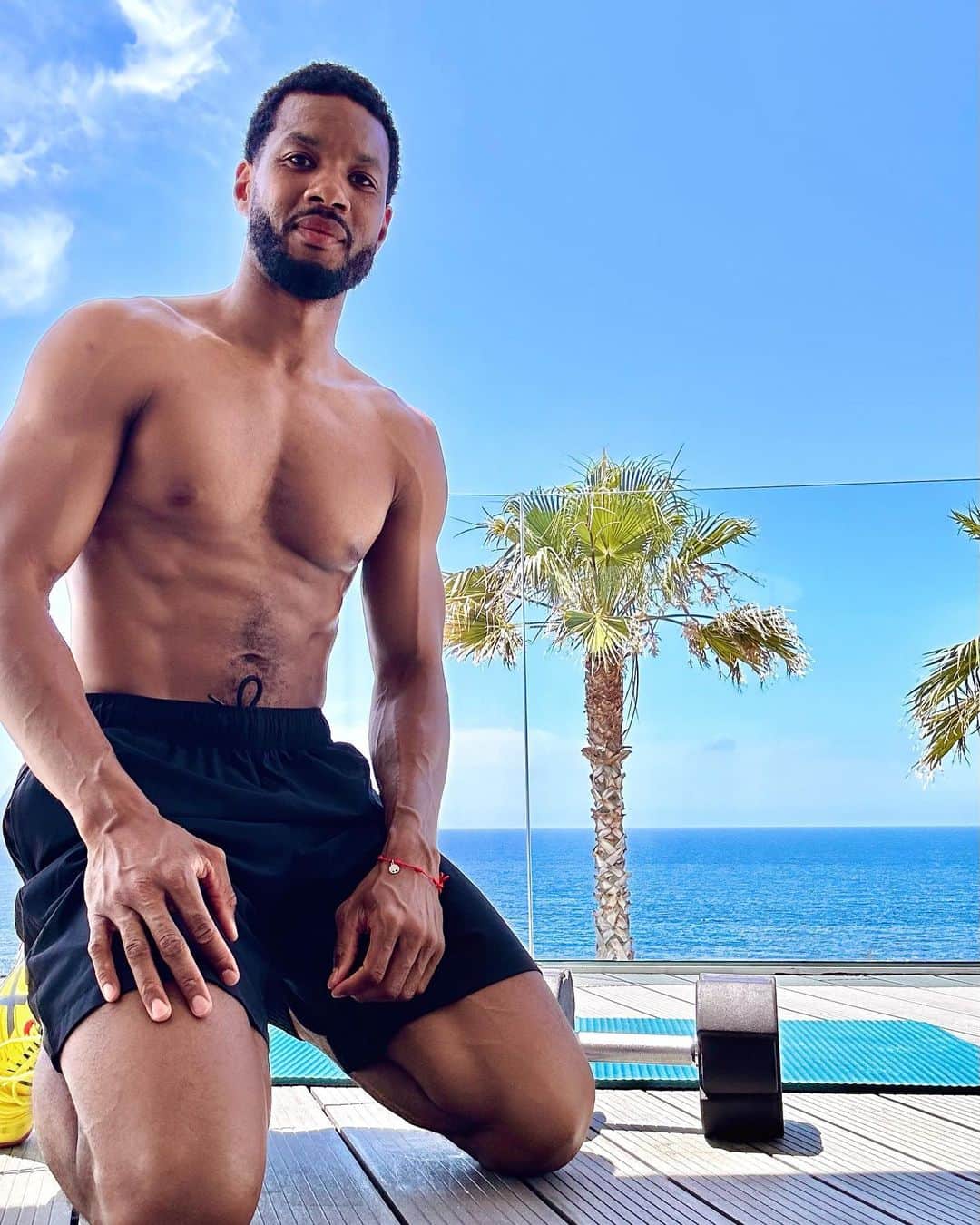 カルフィン・ヨン・ア・ピンのインスタグラム：「No motivation needed to work out in this place ☺️ @thefocusdrops 💪🏾」