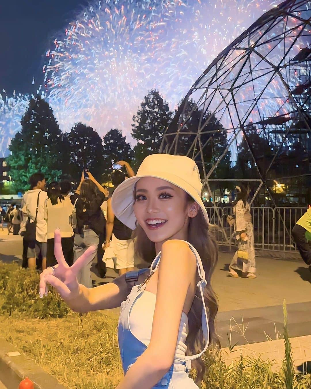 染谷リアナのインスタグラム：「みなとみらいの花火行ってきた〜🎆💕  めっちゃ近くで見れたし綺麗すぎて感動だった😿🫶🏻   #みなとみらいスマートフェスティバル  #instagood  #instalike  #follome  #f4f  #l4l  #like4likes」