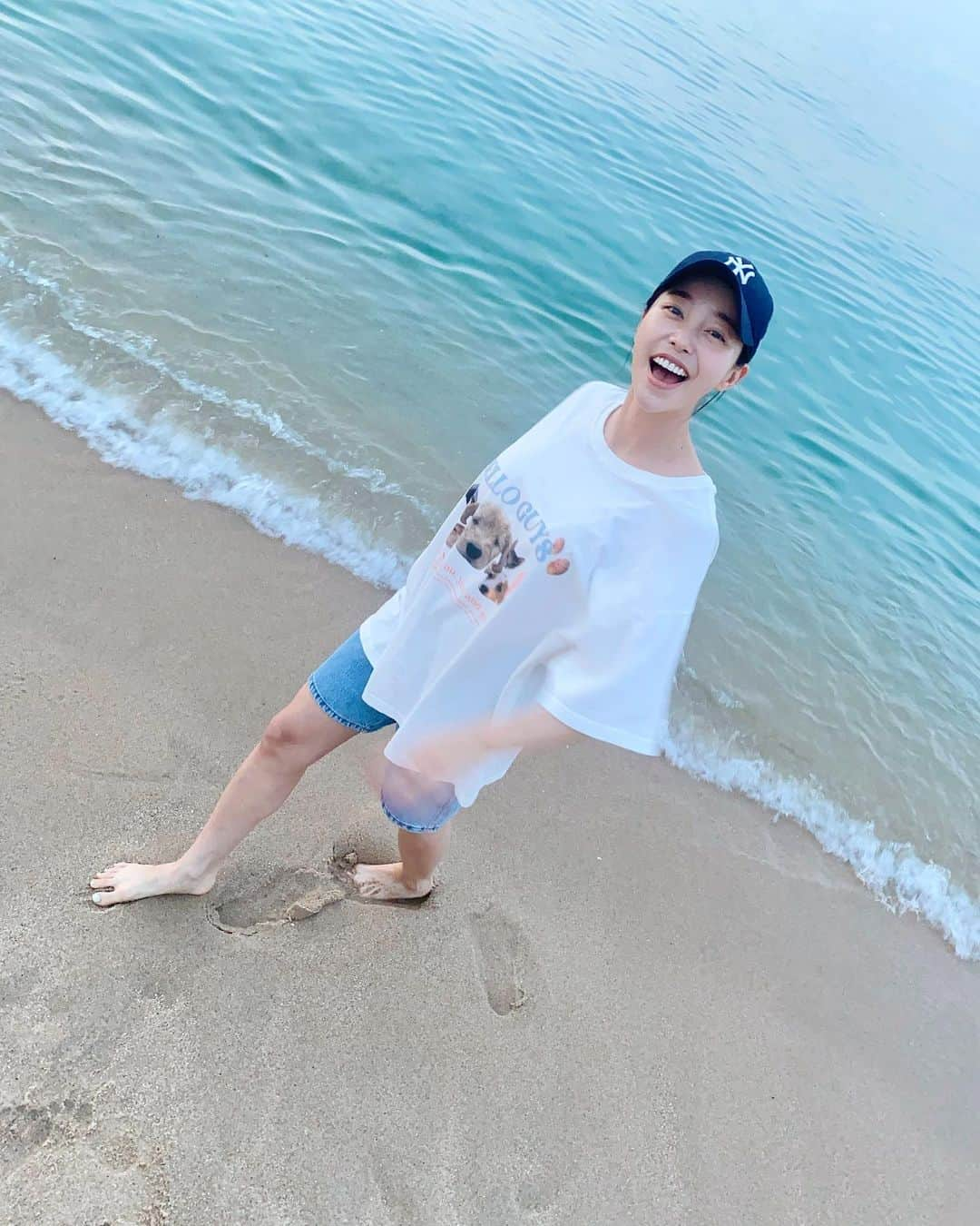 キム・ガウンさんのインスタグラム写真 - (キム・ガウンInstagram)「바다 조와 🌊💙🫧」8月2日 18時15分 - ggani8918