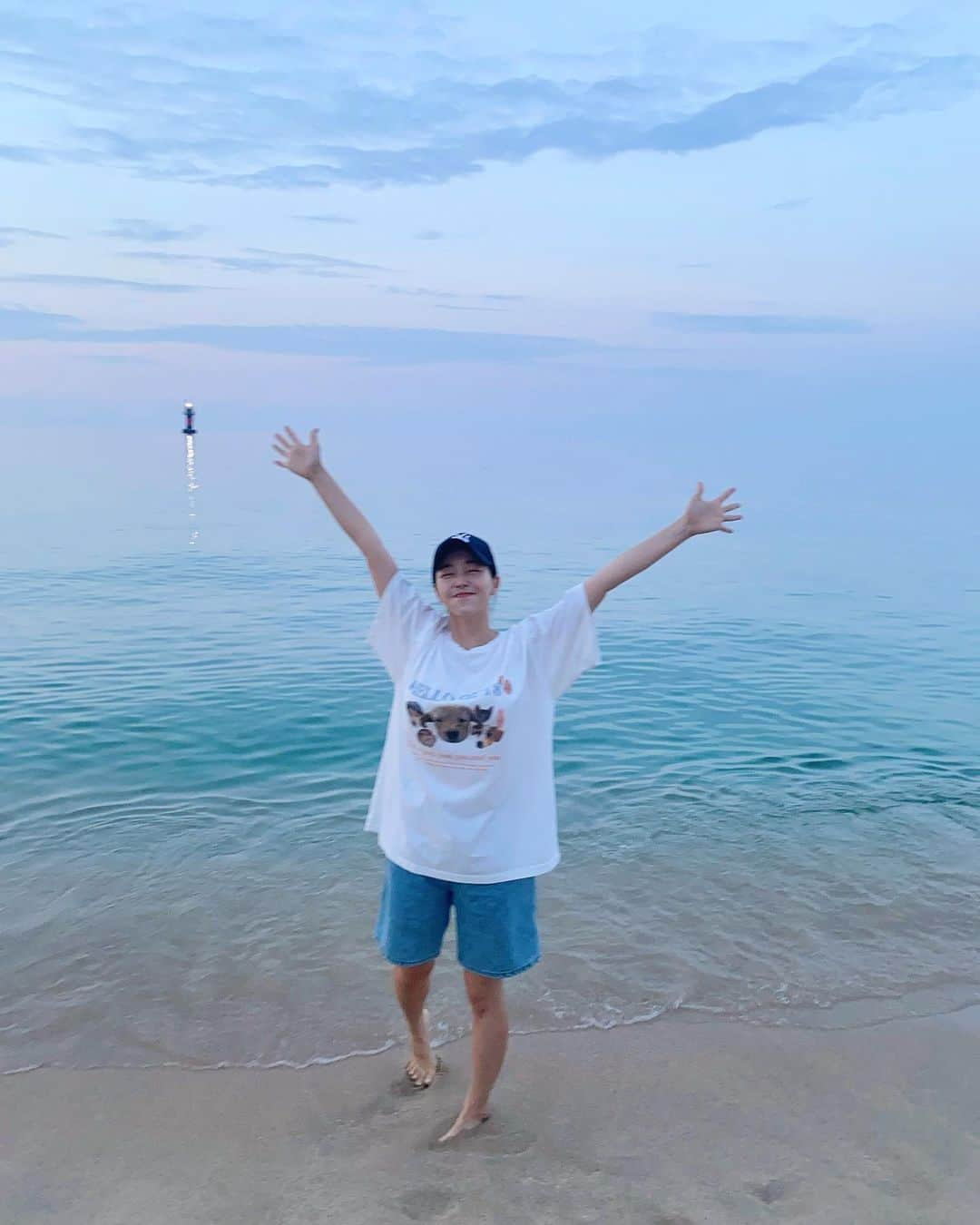 キム・ガウンさんのインスタグラム写真 - (キム・ガウンInstagram)「바다 조와 🌊💙🫧」8月2日 18時15分 - ggani8918