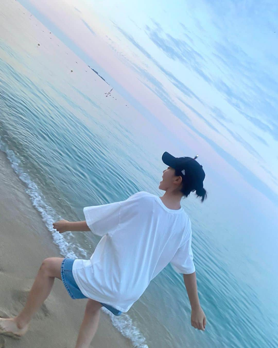 キム・ガウンさんのインスタグラム写真 - (キム・ガウンInstagram)「바다 조와 🌊💙🫧」8月2日 18時15分 - ggani8918