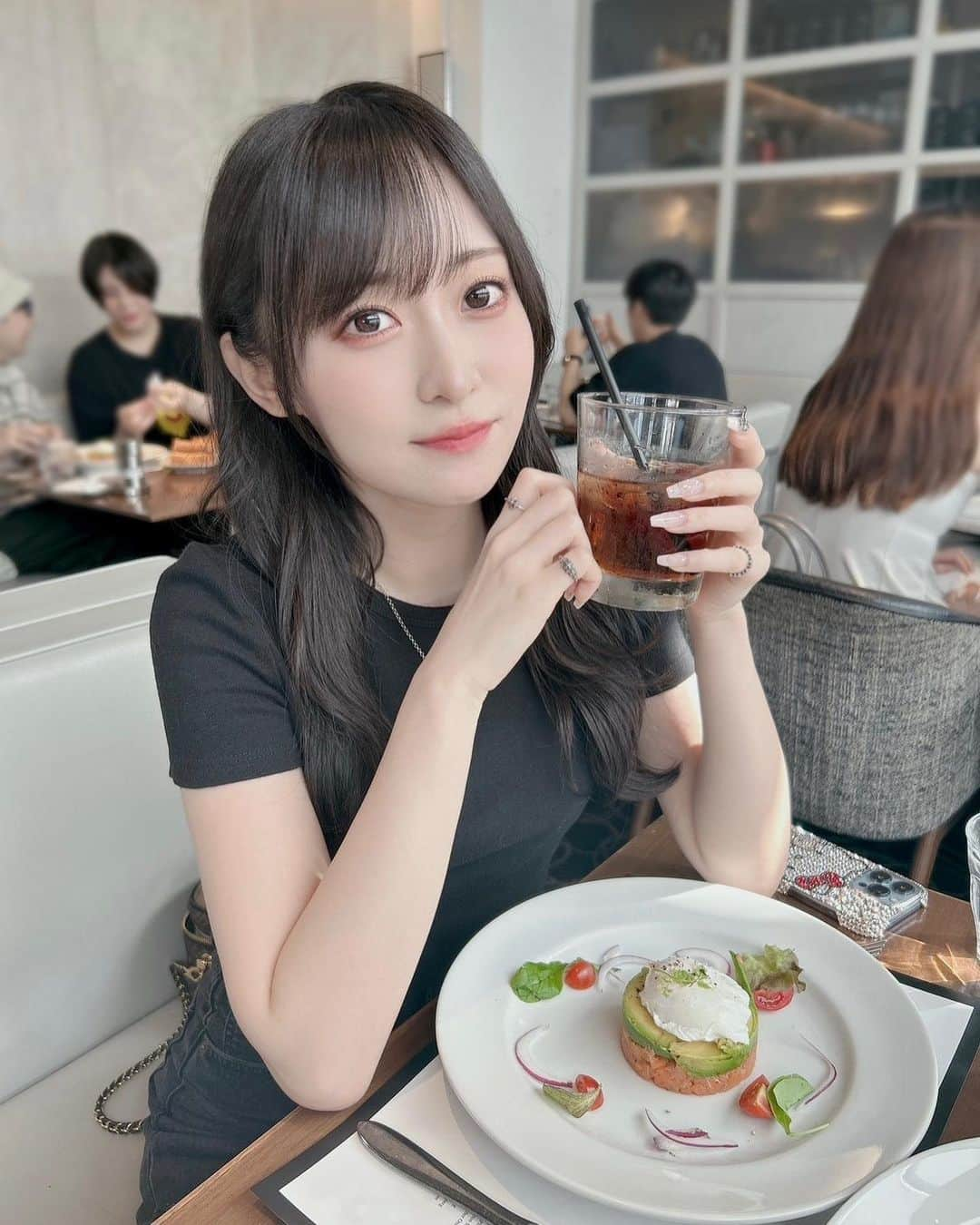 石飛恵里花のインスタグラム：「. お友達と遊んだときの☕️  #3枚目はぴちゃんがしてた変なポーズをバカにしてるよ」