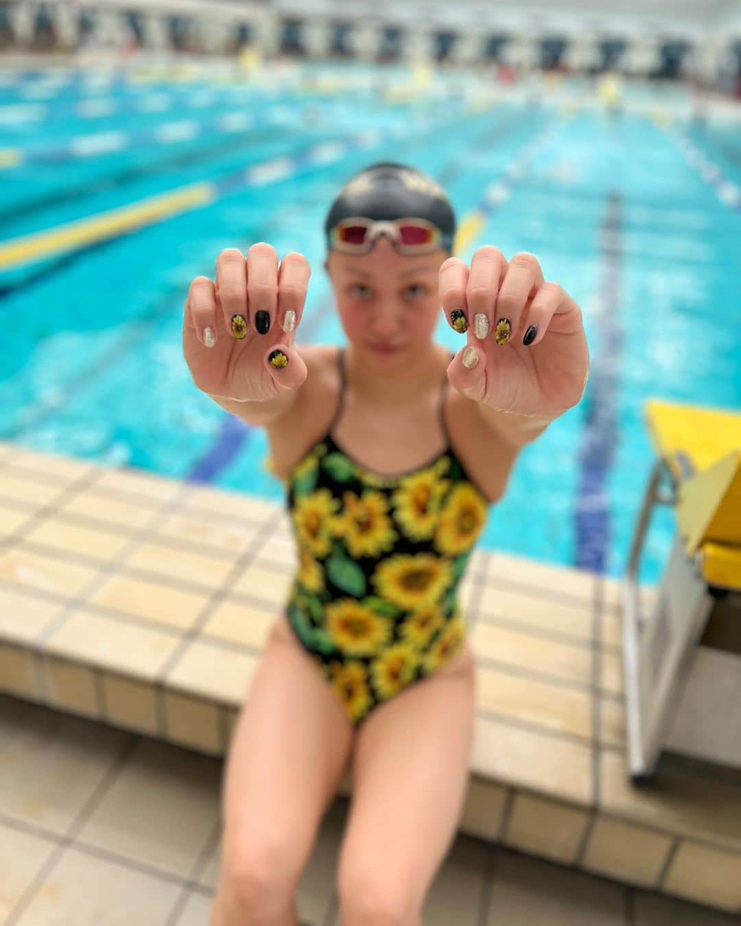 松田志保のインスタグラム：「＊ ネイルと水着とわたし👙🌻💅🏻✨❤️  @wonderyears_swim 💛 @funkita.jp 💚 @funkitaswimwear 🖤  #finswimming #swimming #athlete #wonderyears_swim #funkitajp #funkita #lovefunkita #funkettes #roadtobest #フィンスイミング #水泳 #プール #アスリート #ワンダーイヤーズ #ファンキタ #日本代表 #世界でメダルを獲るまであきらめない #アジア選手権優勝します #roadtoWG #roadtoworldchampionships #tobemyself」