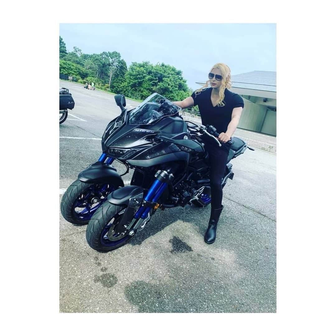 ROLANDさんのインスタグラム写真 - (ROLANDInstagram)「- - 実はバイクの大型免許持ってます。 暑くなってきたし、そろそろバイクで通勤しよかな。 - Believe it or not, I have a motorcycle license. - #Roland #motorcycle」8月2日 18時20分 - roland_0fficial