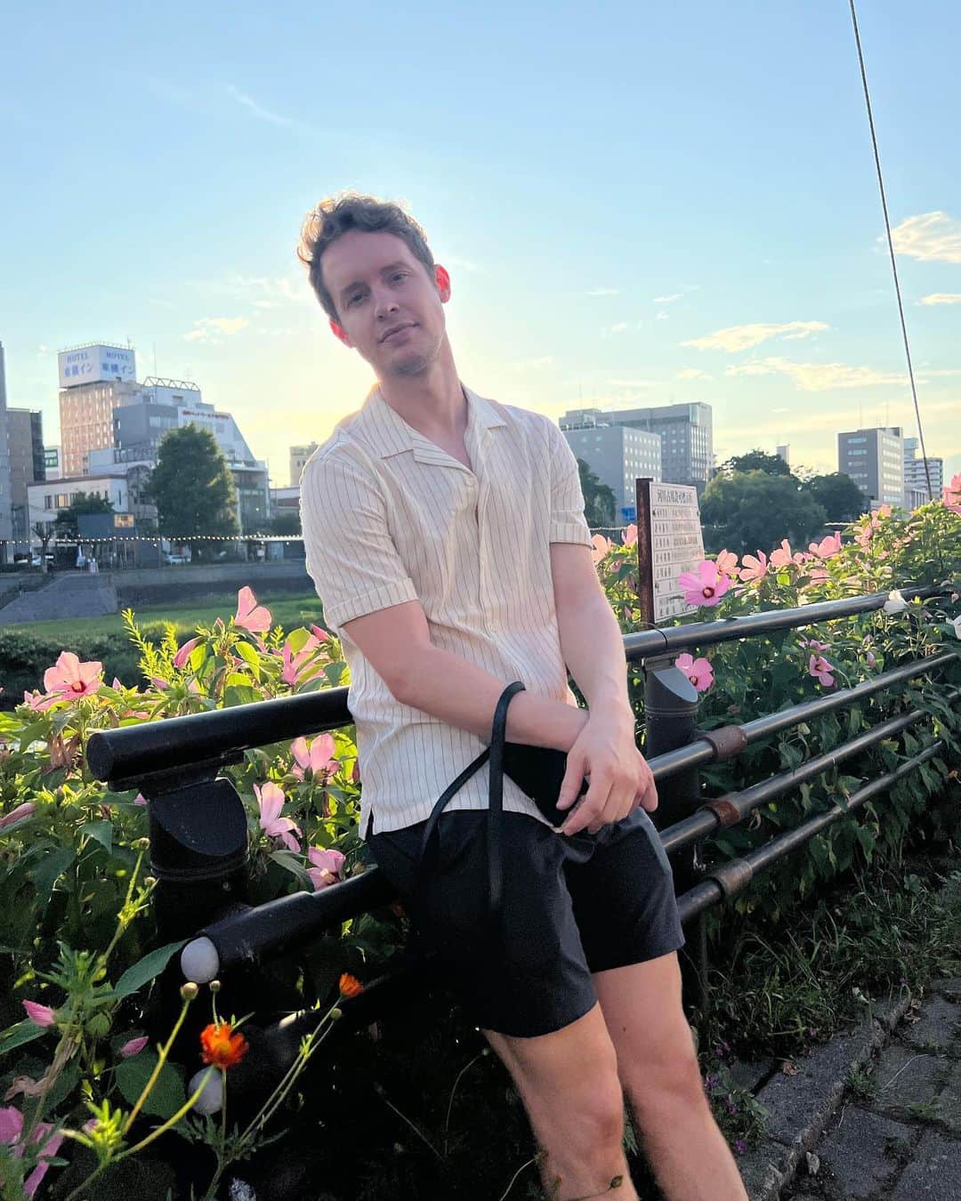 エヴァン・ベイツのインスタグラム：「Last stop on the @fstheice tour 🌸」