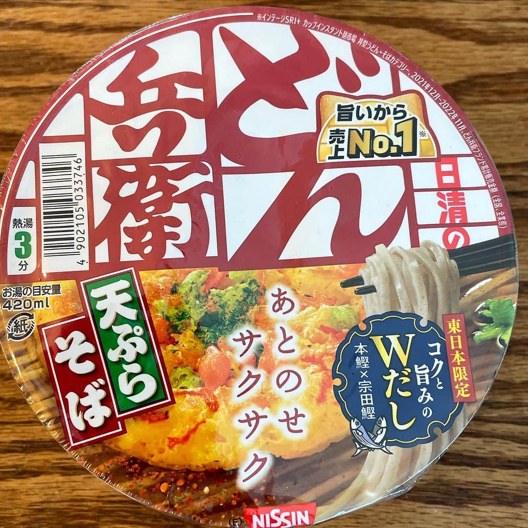 木村ひさしさんのインスタグラム写真 - (木村ひさしInstagram)「最高のおっさんの朝ごはん。 どん兵衛天ぷらそば #最高のおっさんのカップ麺 #最高のおっさんの蕎麦」8月2日 9時55分 - kimura.hisashi