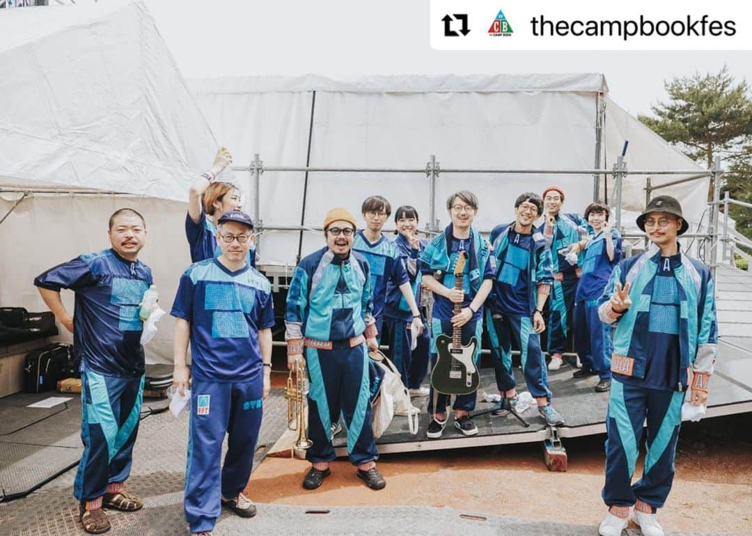 ファンファンのインスタグラム：「20230610 #思い出野郎Aチーム #OYAT #thecampbook 「音楽があっても」初演奏したね！がんばった！ テント持っとるひとこんな多いんやってびっくりした🏕️ プティ・タ・プティのベーグルがめちゃくちゃ美味しかったです🥯ありがとうございました！  #Repost @thecampbookfes with @use.repost ・・・ THE CAMP BOOK 2023 DAY1 2023/6/10  THE GROUND STAGE 『思い出野郎Aチーム』 @oyat_official  📷 @yusukebaba  #thecampbook #ミュージック #キャンプ #長野 #富士見高原リゾート #フェス #野外フェス #音楽フェス #キャンプフェス」